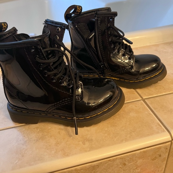 Dr. Martens Size 7 T(toddler) boot - Picture 2 of 7